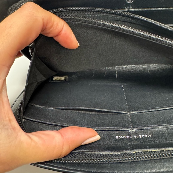 11720 Chanel Patent Leather Zip Wallet with authenticity card - Picture 3 of 9